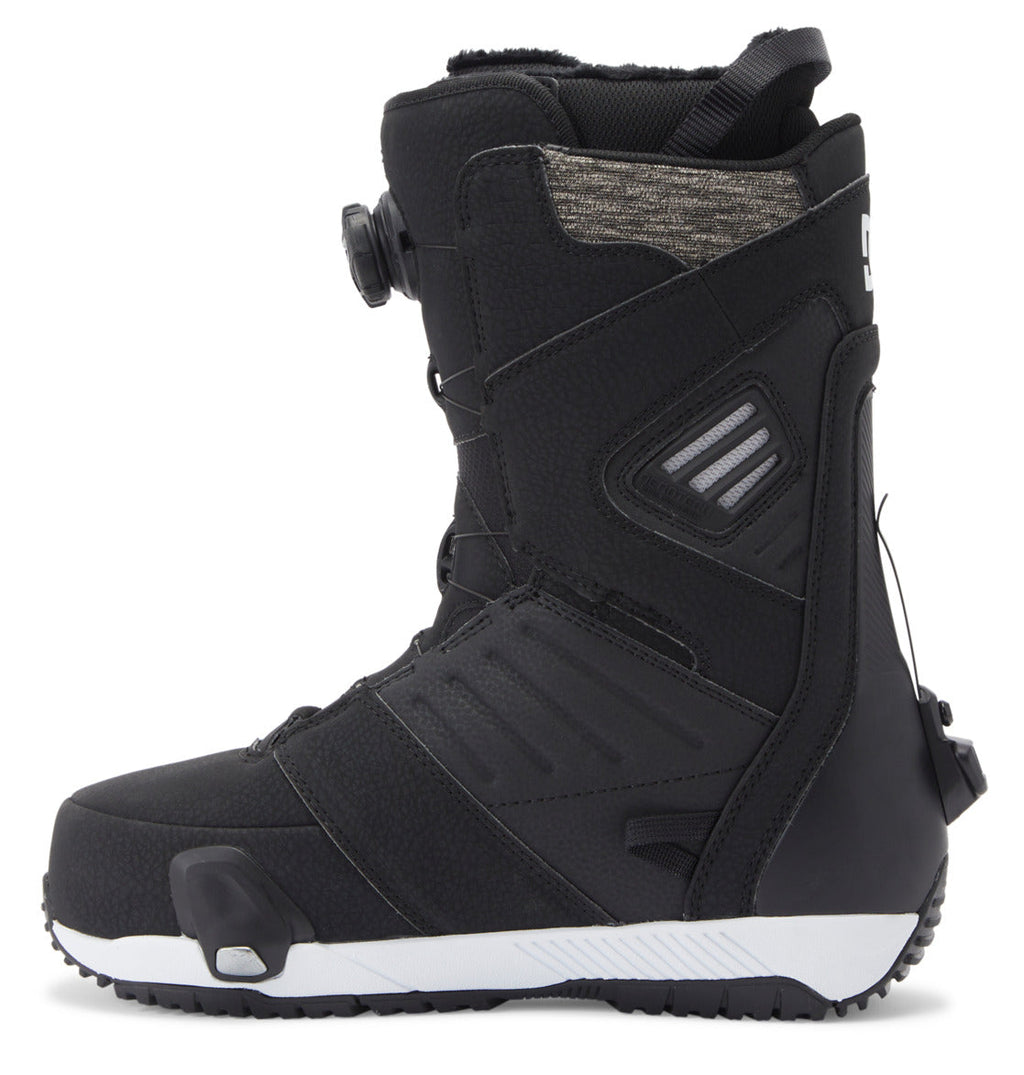 The Men’s Judge Step On® BOA® Snowboard Boots by DC Shoes feature a black, textured surface with detailed side panels and a white-and-black sole. Designed for comfort and support, these boots include a padded upper section and utilize the BOA® Fit System dial closure for easy adjustments.