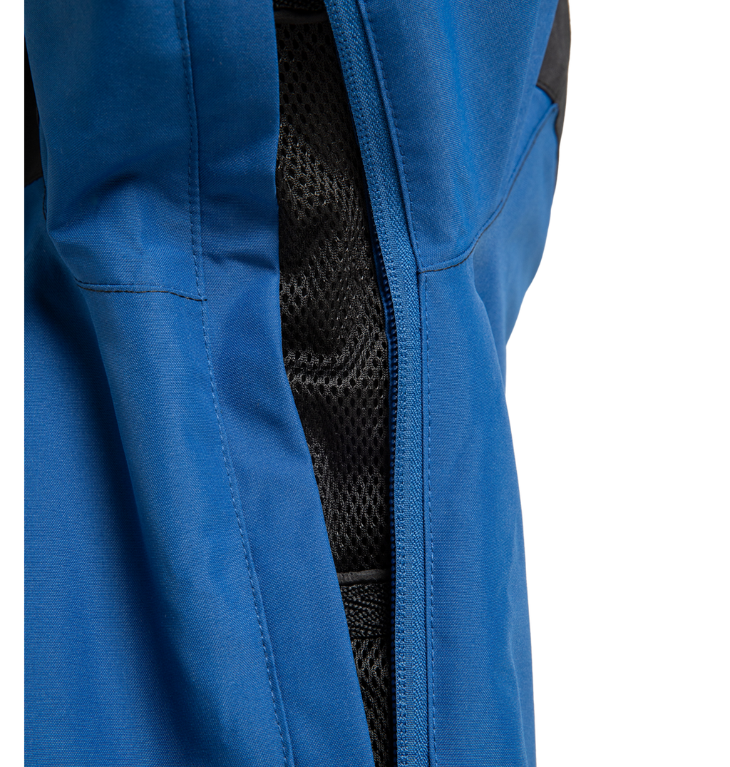 Close-up of the Men’s Defiant Insulated Jacket by DC Shoes in blue, featuring a partially unzipped vent that reveals black mesh lining underneath. Made from recycled polyester and enhanced with Weather Defense 10 technology for dependable protection against the elements.