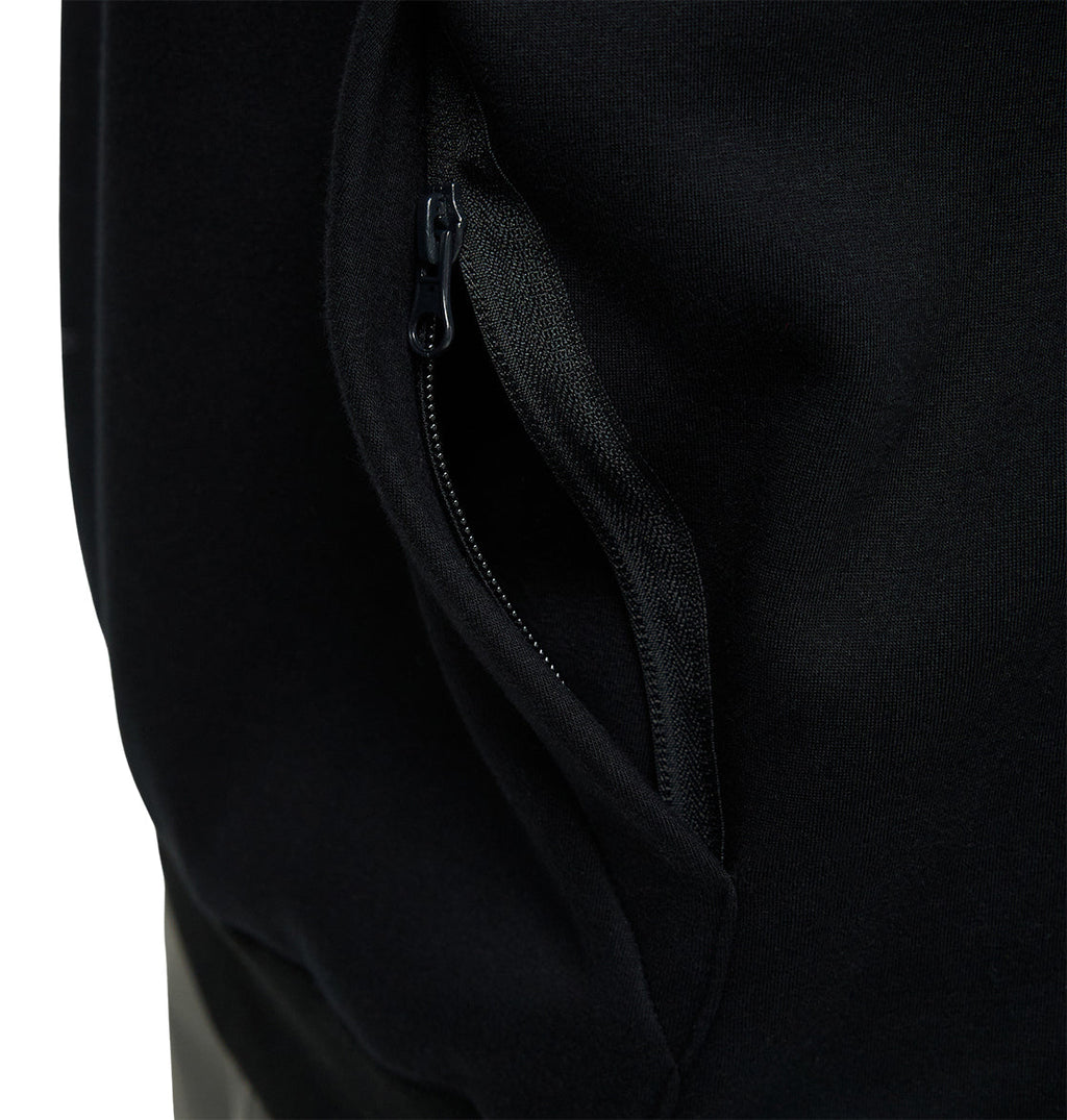 Close-up of the black zippered pocket on the DC Shoes Snowstar, partially unzipped to reveal its inner lining—engineered for snow-day performance and dependable weather protection.