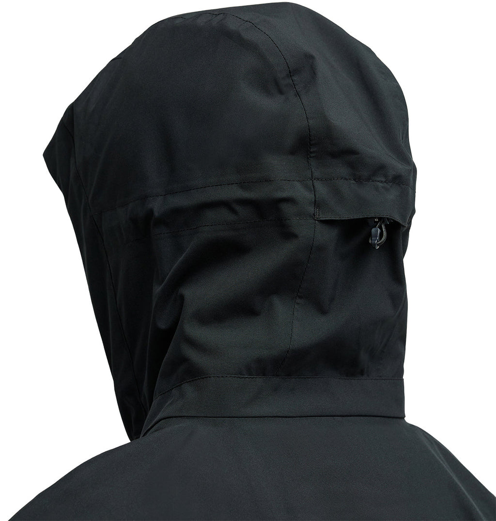 A person wearing the DC Shoes Edge Jacket 20K in black is photographed from behind and slightly above, showcasing the detailed stitching and design of the hood. The plain white background emphasizes the jacket’s breathable protection.