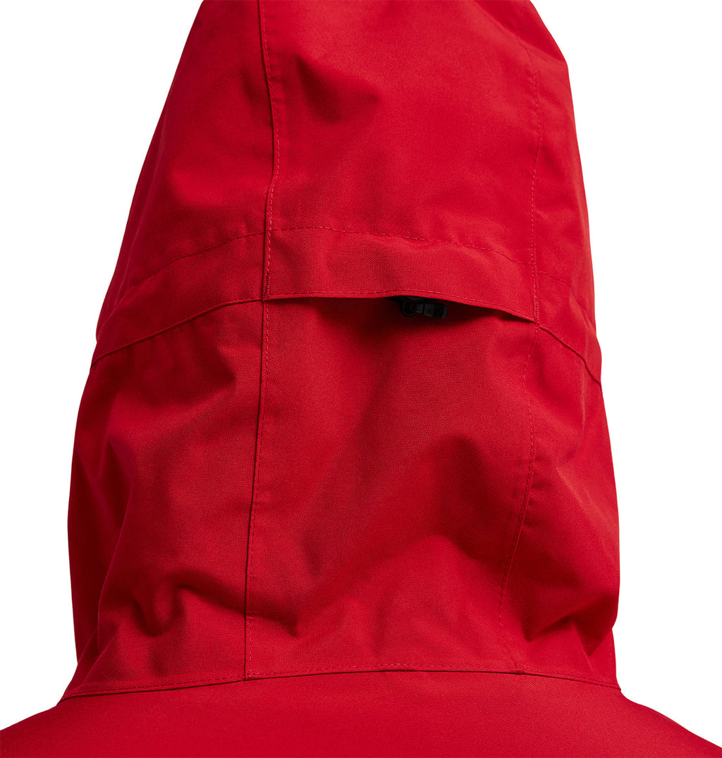 Close-up of the back of the DC Shoes Basis Jacket 10K in bright red, highlighting stitching details and a small black tab near the top. The background is plain white.