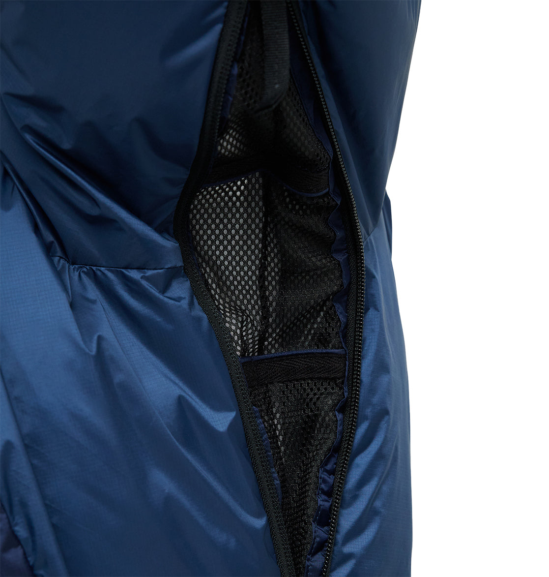 Close-up of the DC Shoes Powder Puffer 10K jacket in blue, highlighting an unzipped vent with black mesh lining that reveals the inner sleeve or side panel—engineered for superior snow performance and effective insulation.